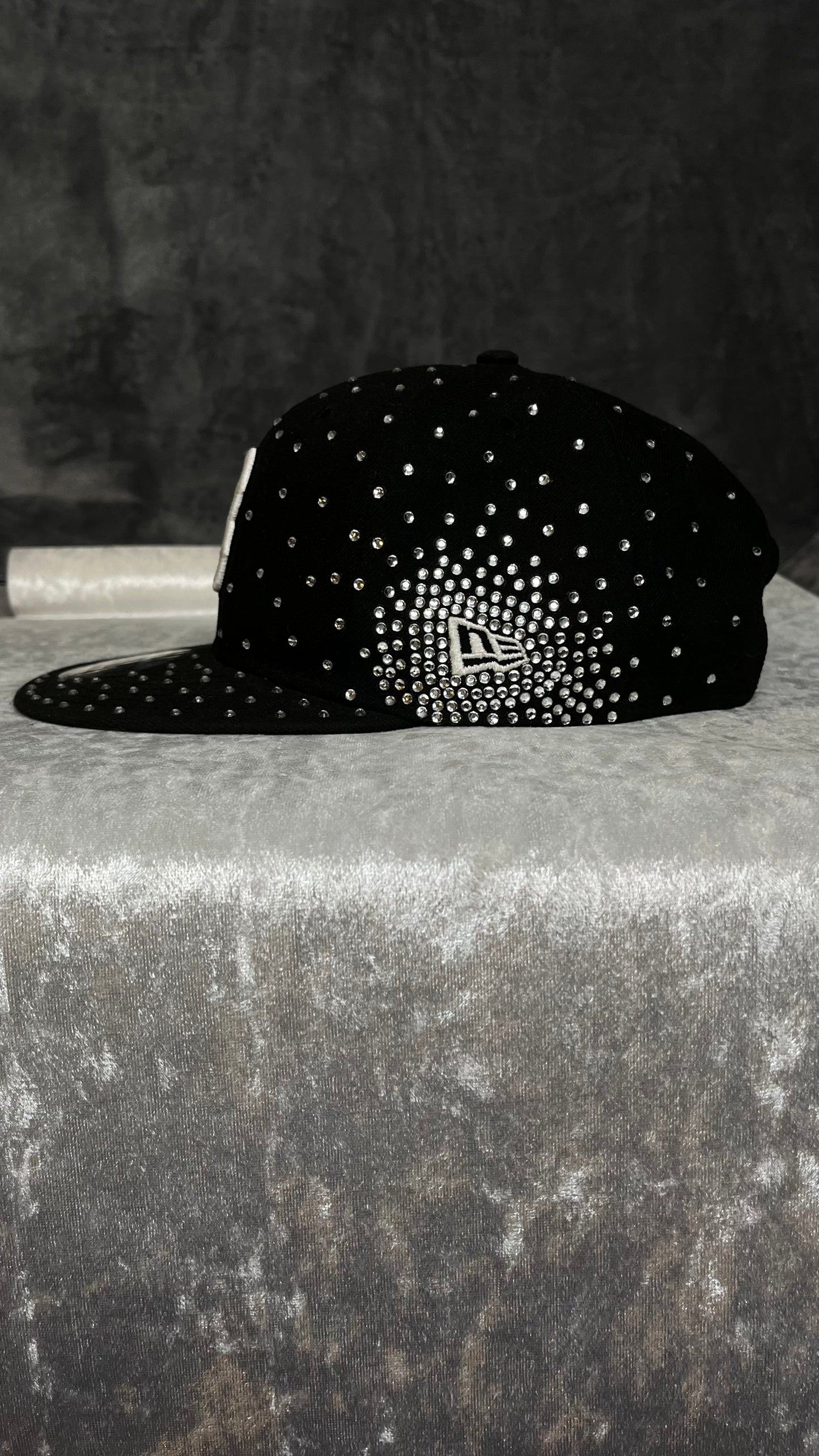 CAPPELLO GALAXY NERO CON CRISTALLI